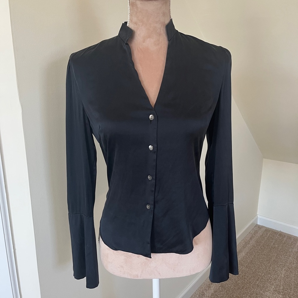 Vintage Kenneth Cole Women’s Size 2 Black 95% Silk Button Down Long Bell Sleeve